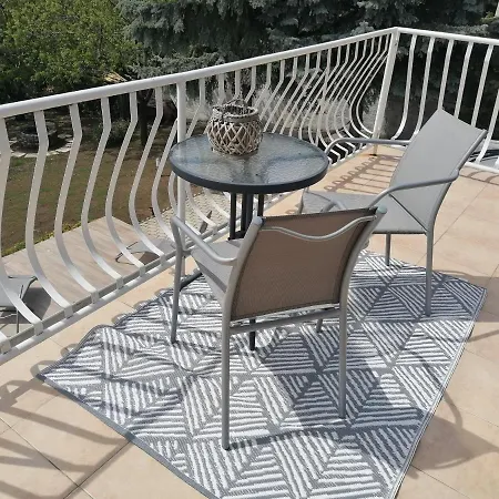 Apartmanhaz Apartment *