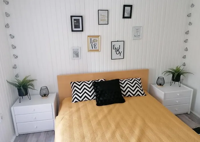 Apartmanhaz * באלאטונפורד