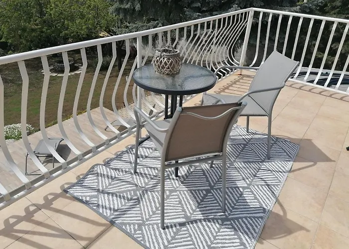 Apartmanhaz דירה *