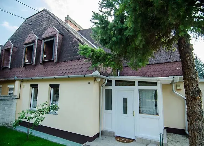 Apartmanhaz דירה באלאטונפורד