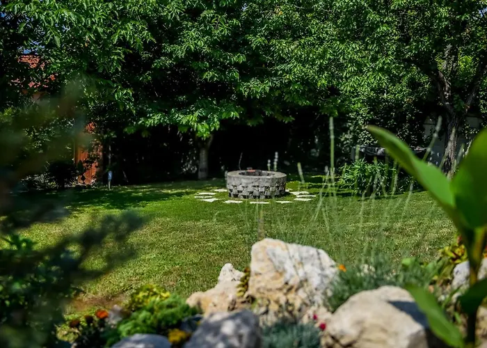 Apartmanhaz באלאטונפורד